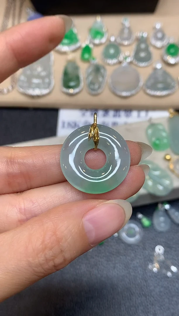 颈饰18K金镶嵌翡翠甜甜圈【无服务费