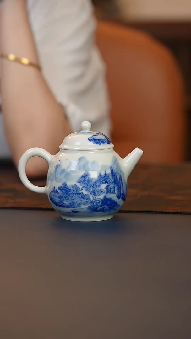 青花山水小壶 青花山水小壶