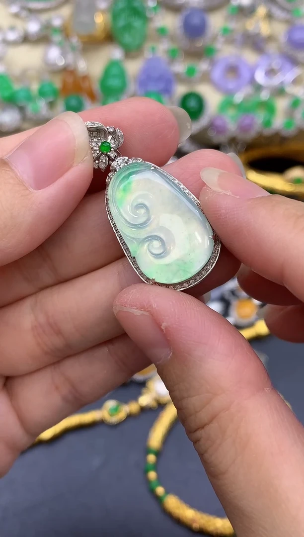 颈饰18K金镶嵌翡翠115-中国好珍宝