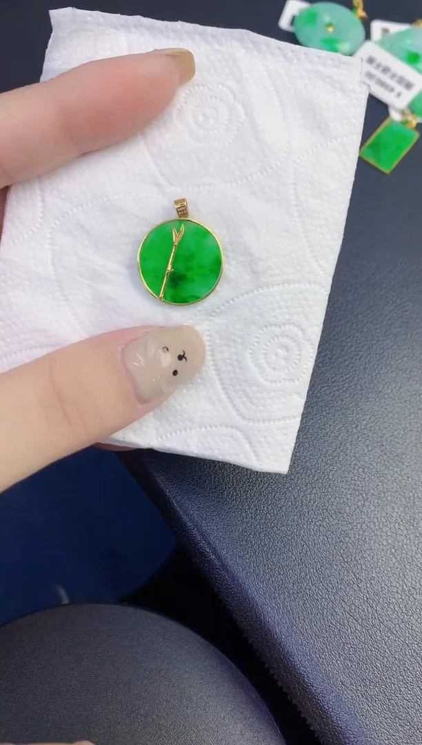 颈饰18K金镶嵌翡翠缅甸天然翡翠A货