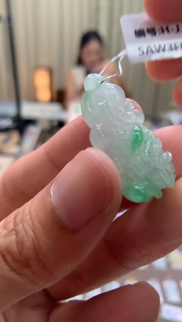 翡翠未镶嵌颈饰白菜