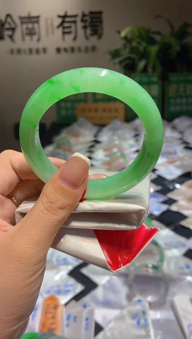 未镶嵌手镯翡翠,全款12W，定金2W