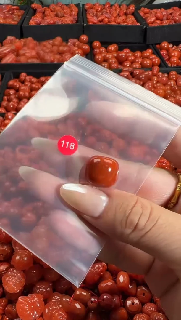 颈饰未镶嵌南红玛瑙1