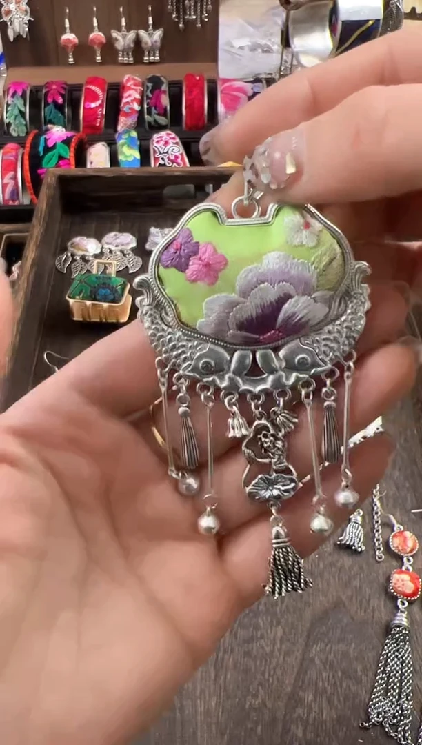 【闪购商品】织绣民族风老绣饰品401