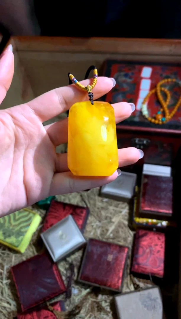 蜜蜡颈饰未镶嵌润玉潭精品专属摆件