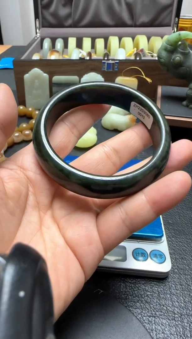未镶嵌手镯和田玉碧玉