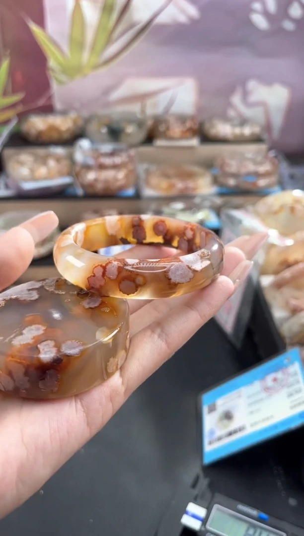 石英质玉手镯未镶嵌54