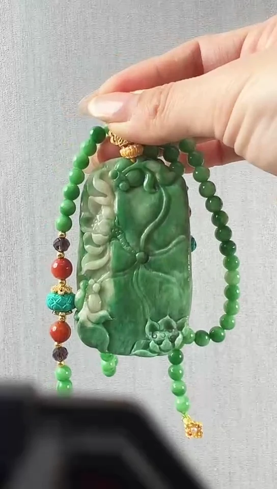 颈饰未镶嵌翡翠荷花鱼