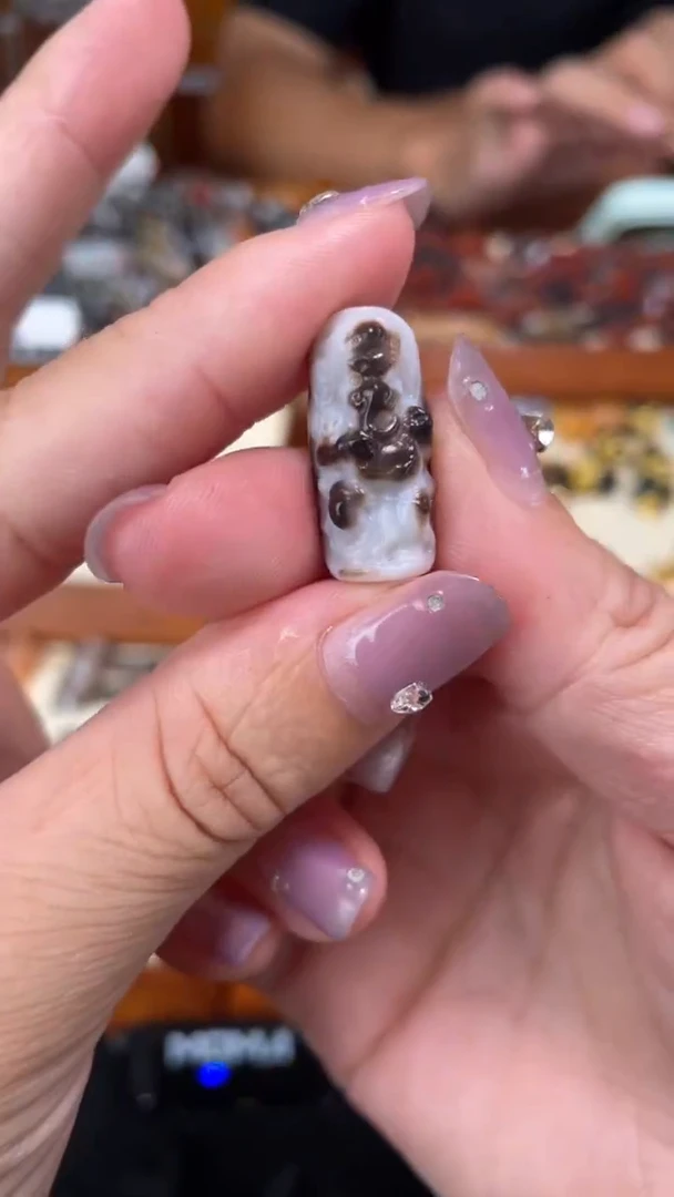 玛瑙/玉髓颈饰未镶嵌54象神