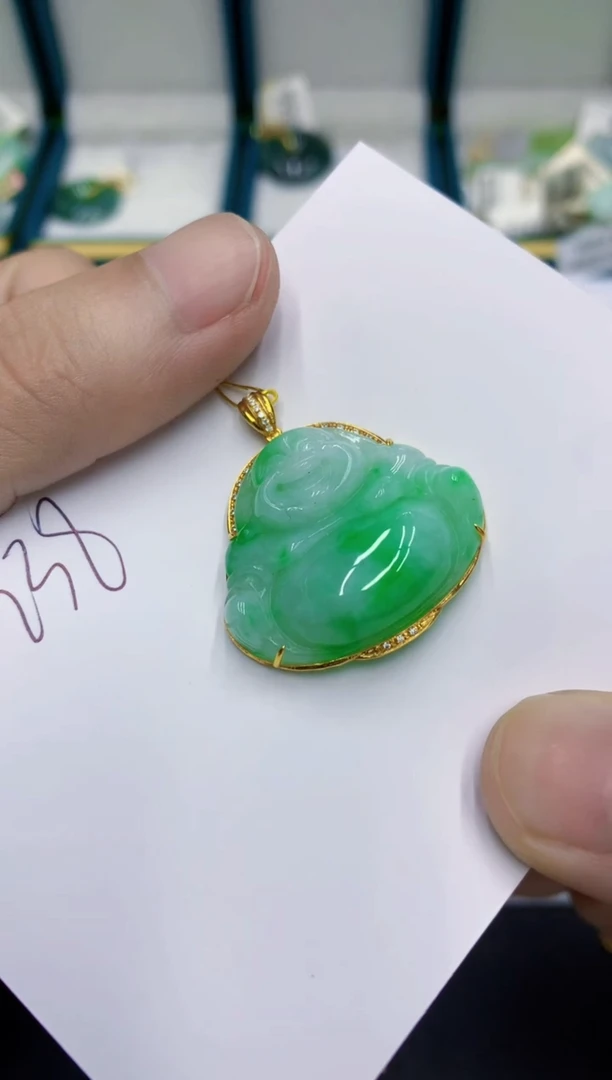 颈饰18K金镶嵌翡翠芳*翡翠