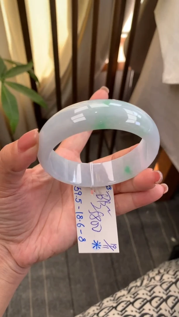 未镶嵌手镯翡翠邵****少假一赔三 手镯