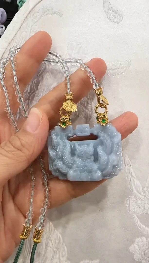 翡翠未镶嵌颈饰国风