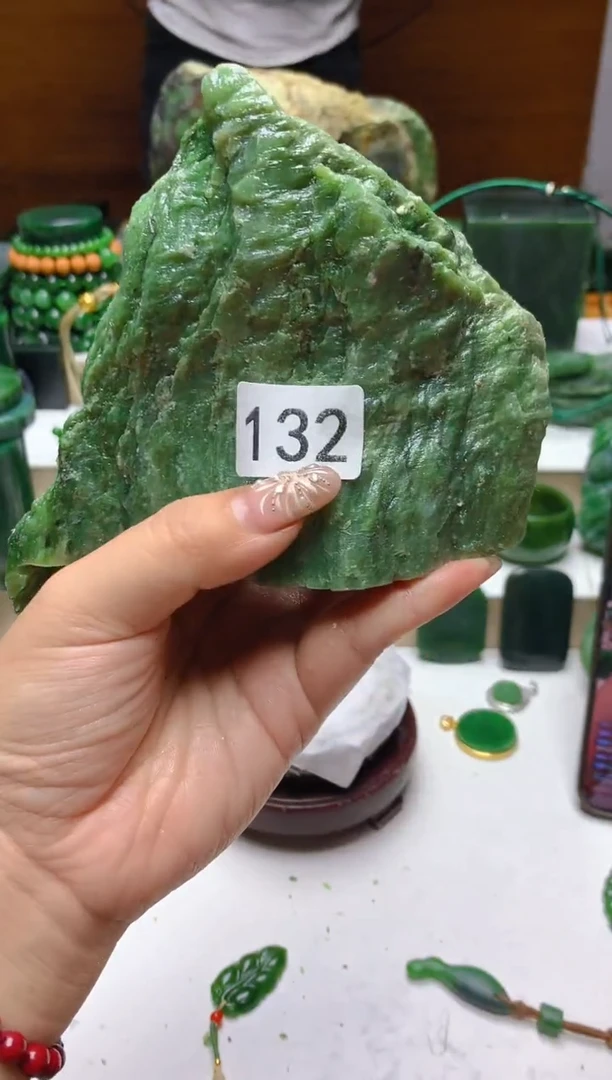 未镶嵌和田玉（碧玉）珠宝半成品1