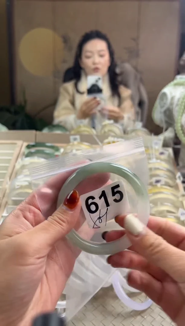 未镶嵌手镯石英质玉615天山翠默认微抠
