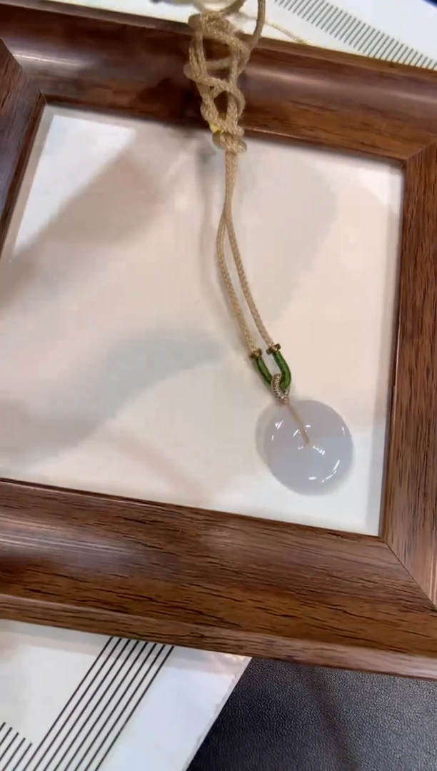 颈饰未镶嵌翡翠平安扣