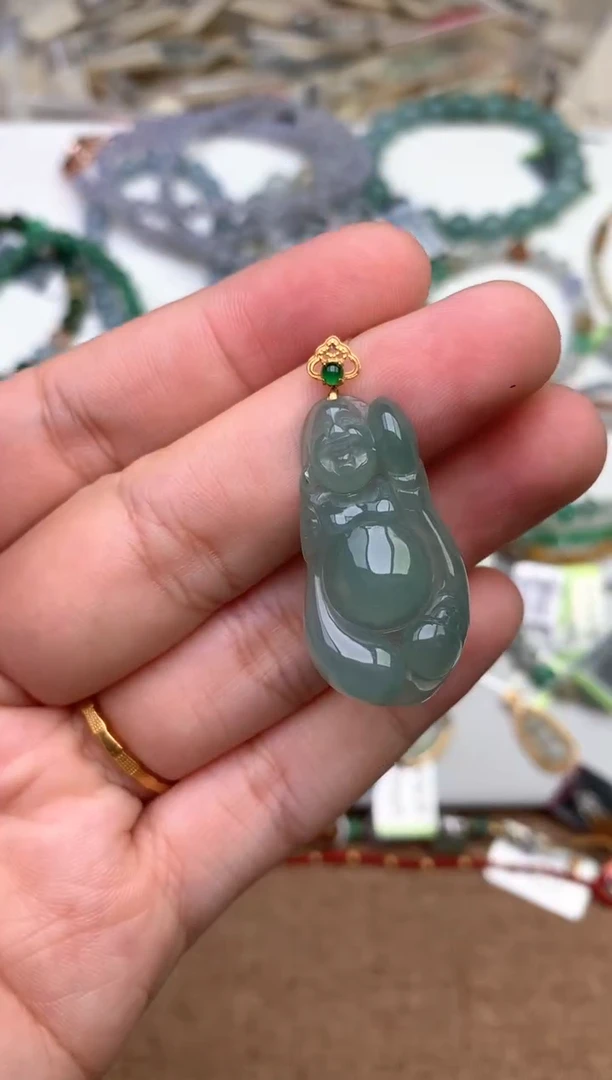 18K金镶嵌挂件翡翠 —