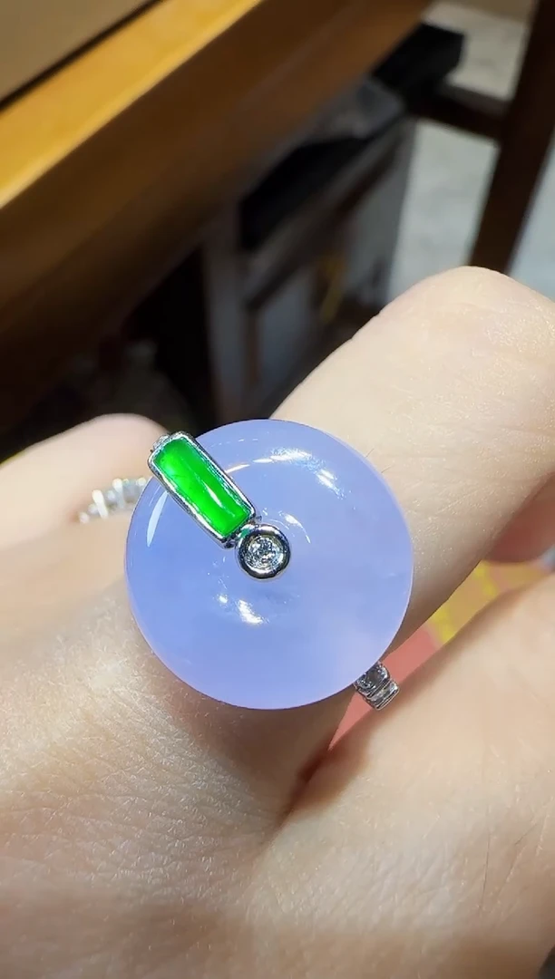 翡翠戒指18K金镶嵌平安扣