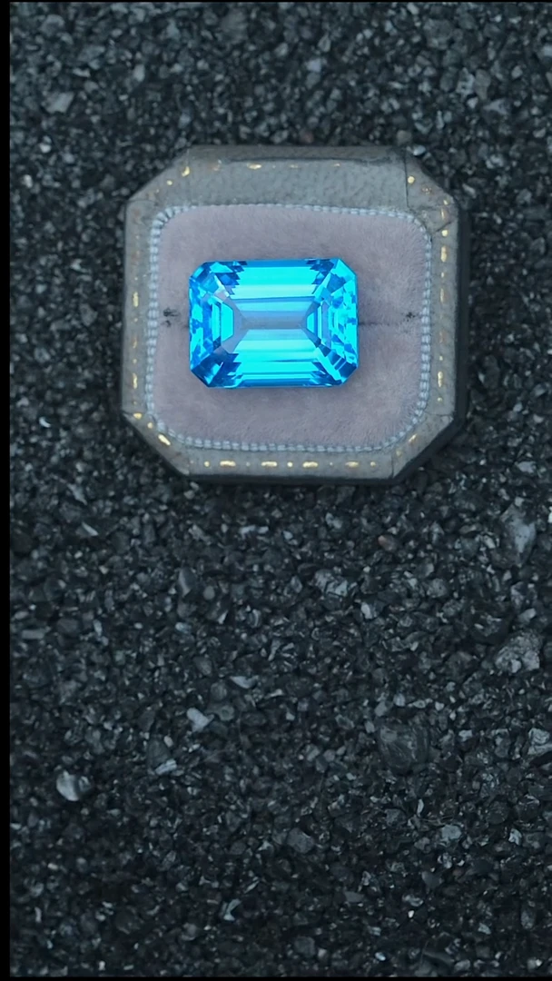 托帕石裸石17.08克拉