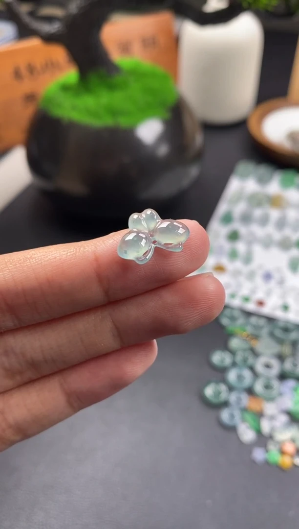 颈饰未镶嵌翡翠翡翠冰种裸石