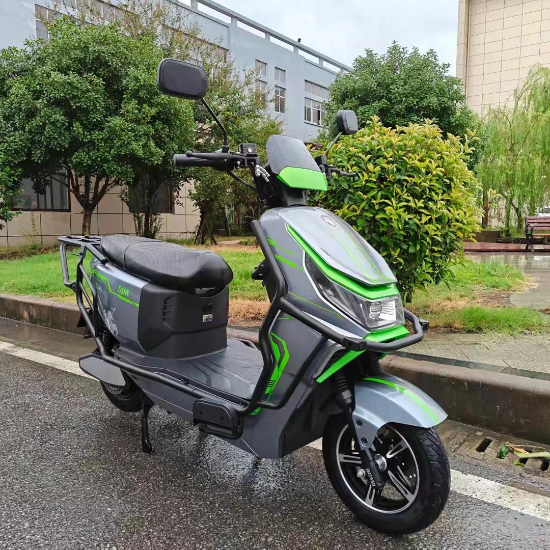 国威智能高速踏板电动摩托车爬坡动力王长续航外卖骑手专用电动车