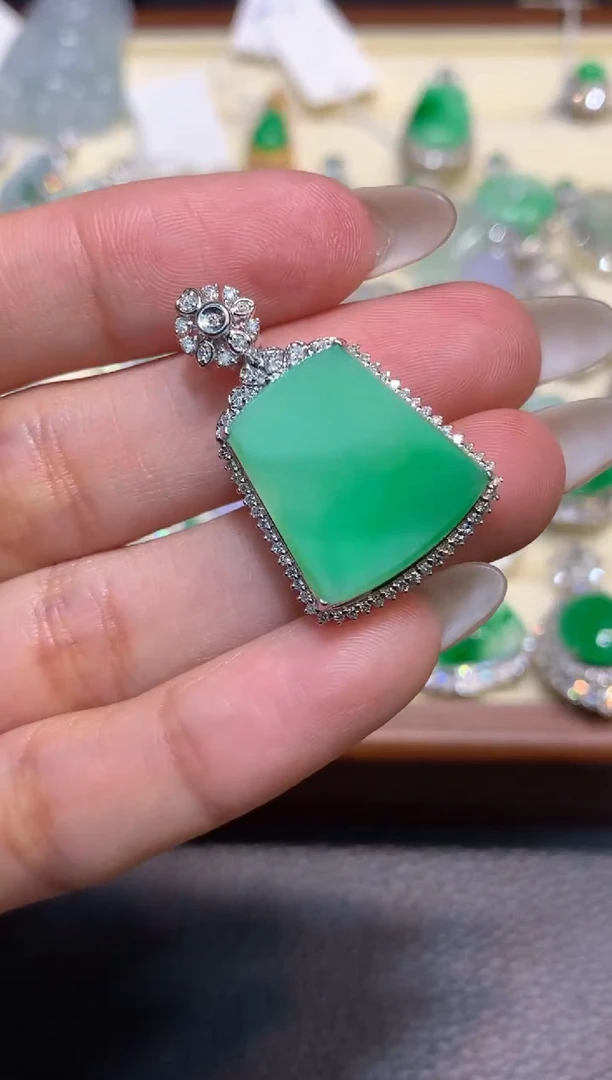 颈饰未镶嵌翡翠1