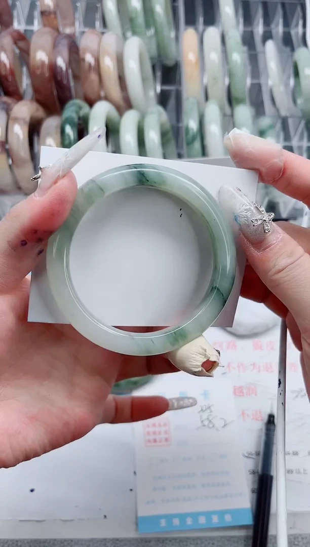 【闪购商品】石英质玉手镯未镶嵌A225-58.2