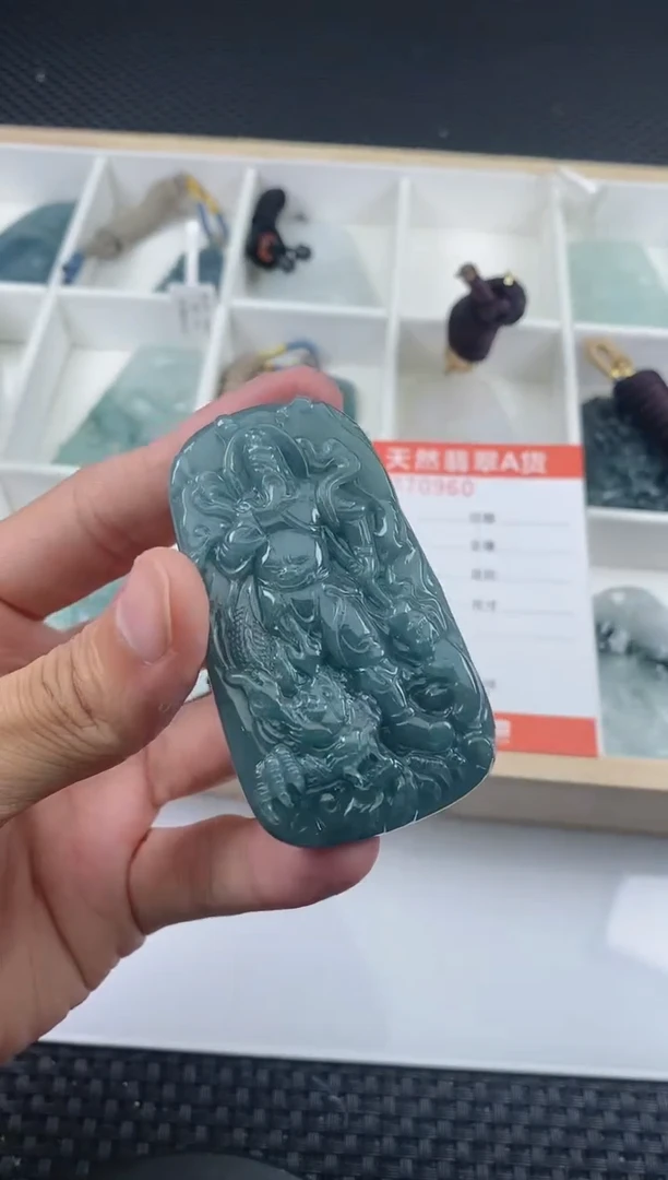 翡翠未镶嵌颈饰