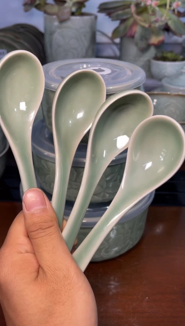 瓷微瑕橄榄绿勺子4只