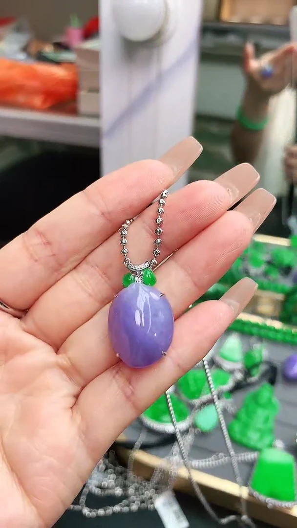 翡翠18K金镶嵌颈饰赠礼盒证书