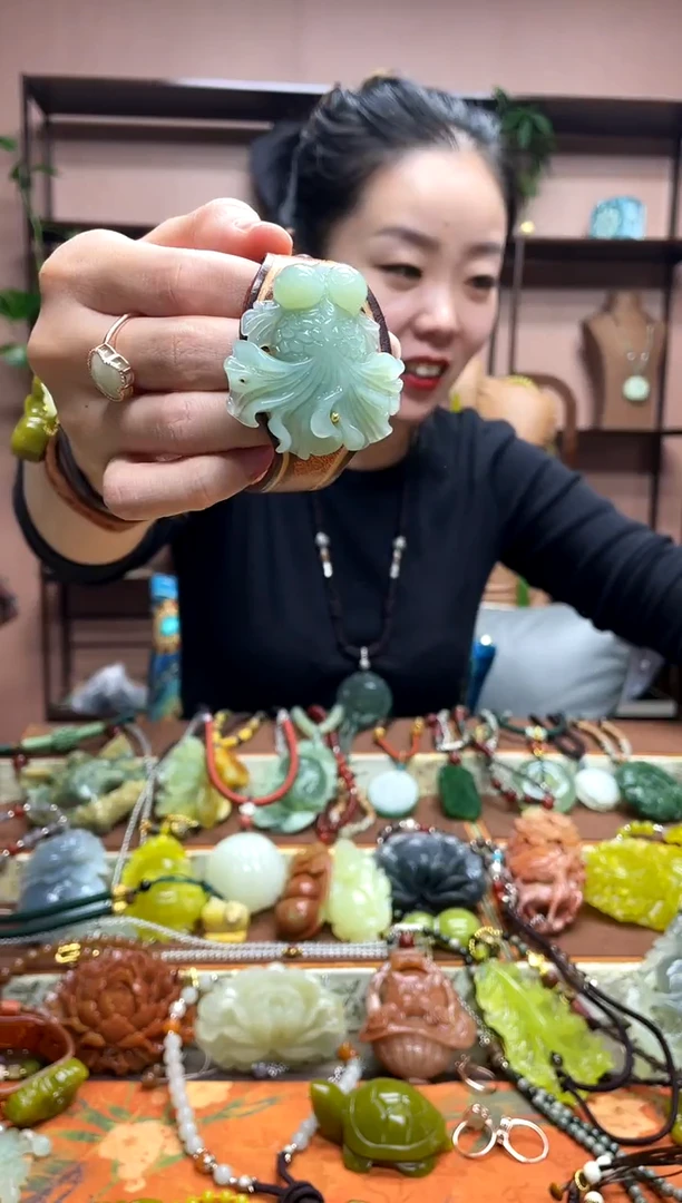未镶嵌岫玉吊坠·