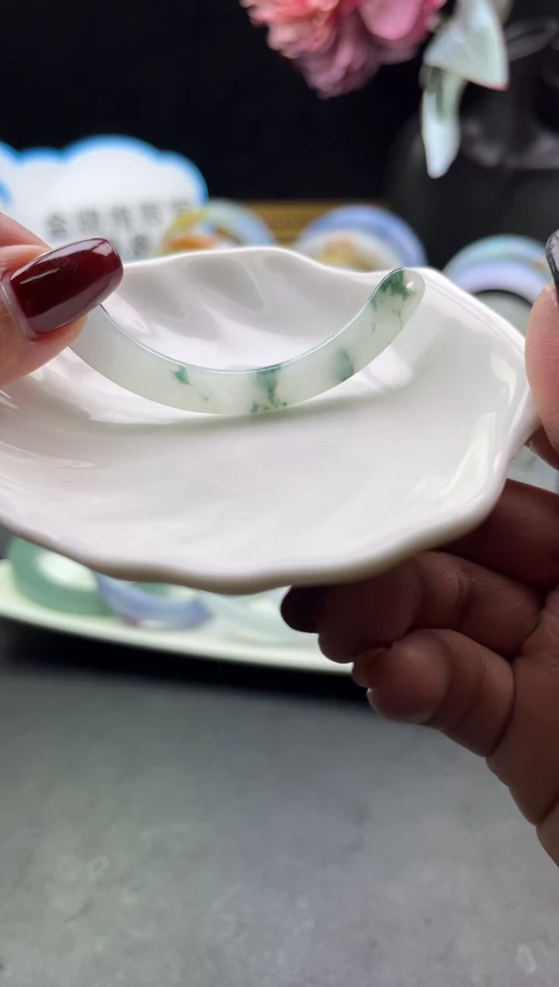 未镶嵌挂件翡翠玉璜-编绳