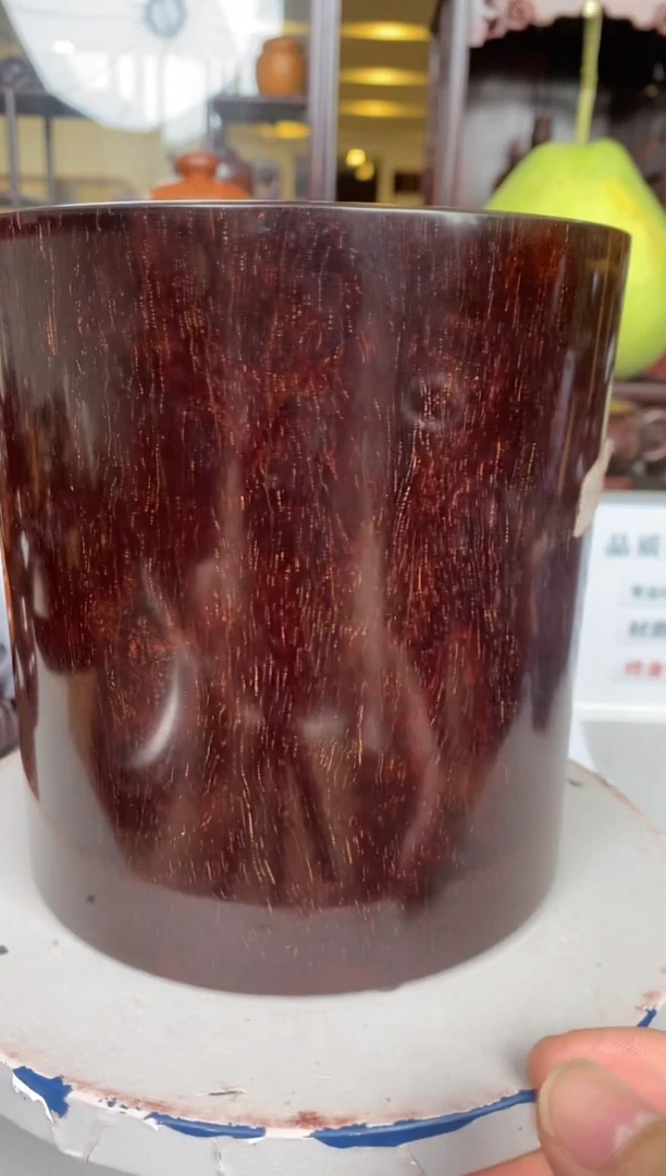 紫檀木类端景台笔筒
