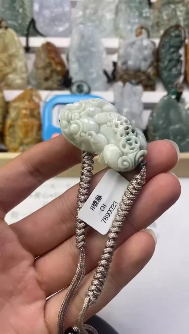 翡翠未镶嵌颈饰飞*天然翡翠