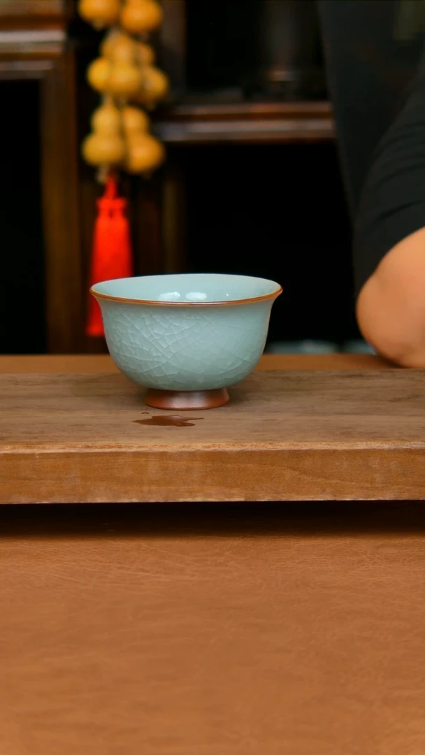 瓷片冰片压手杯原矿一级品