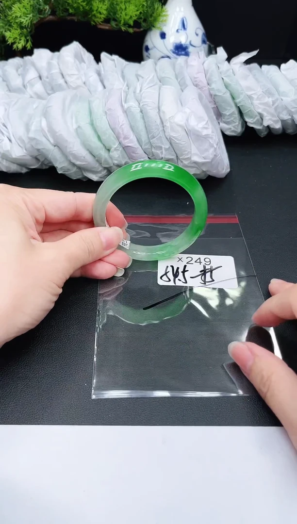 未镶嵌手镯翡翠249