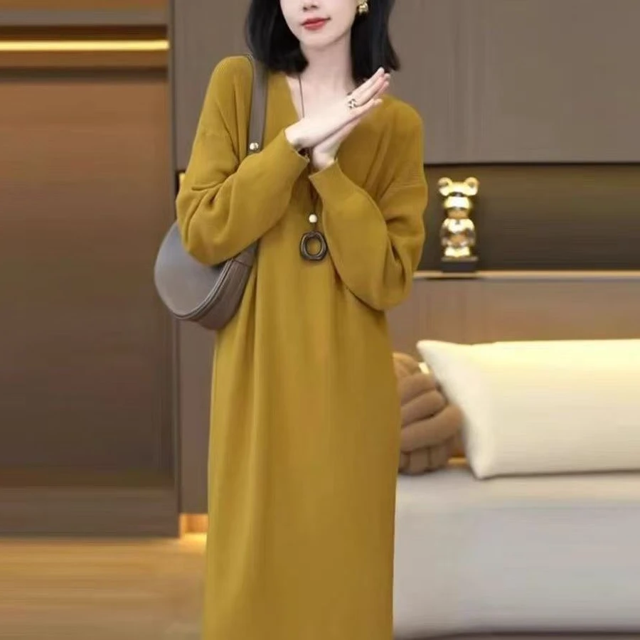 大码宽松V领时尚高端毛衣连衣裙女2025秋冬新款显瘦中长款毛衣裙