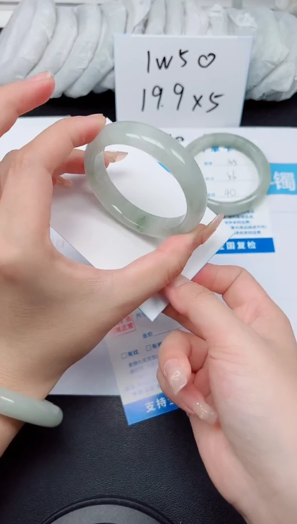 【闪购商品】石英质玉手镯未镶嵌G106-50.4