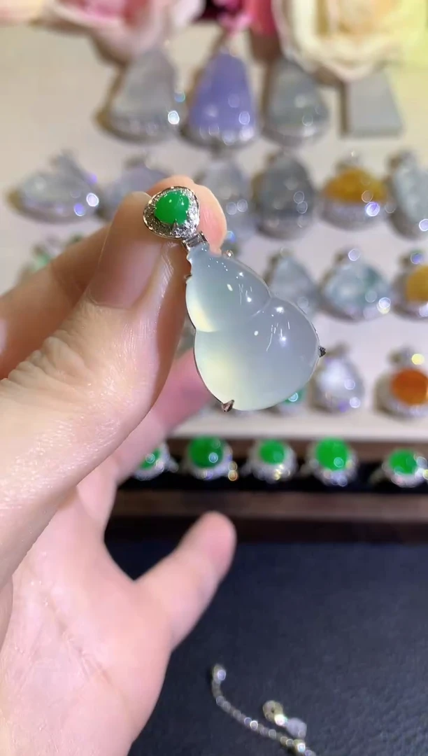 吊坠(不含链)18K金镶嵌翡翠冬日珠宝Q51