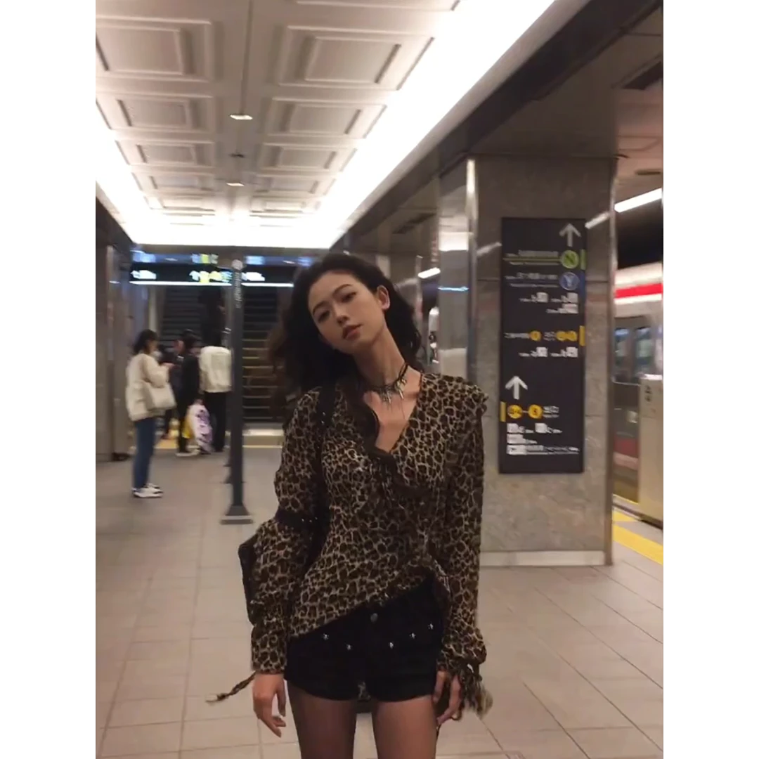 MARIE.COCO美式辣妹豹纹V领长袖衬衫夏季纯欲设计感修身显瘦上衣