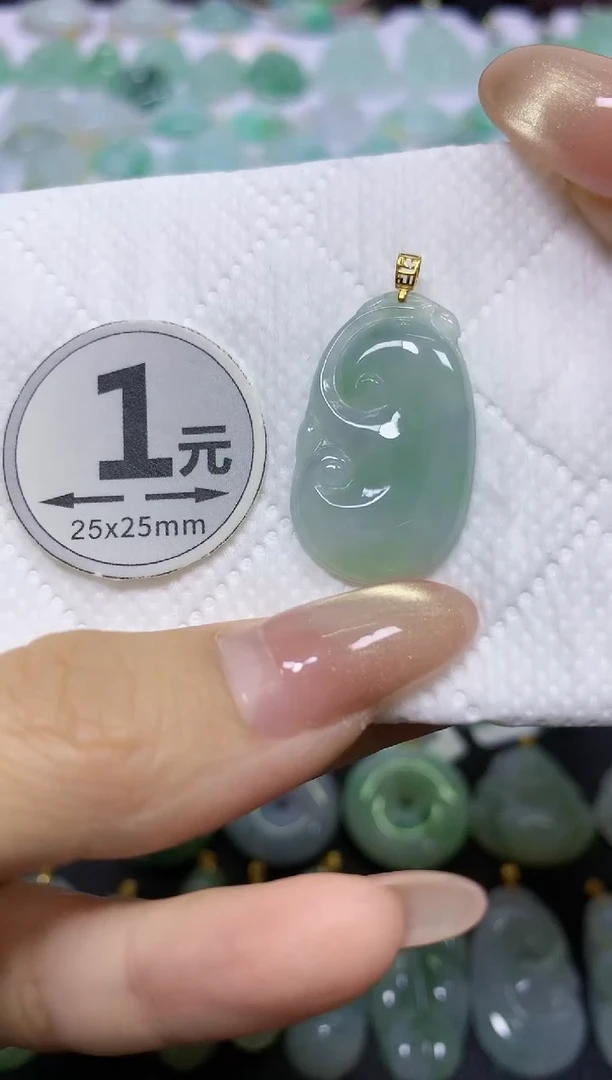 颈饰18K金镶嵌翡翠天然翡翠A货
