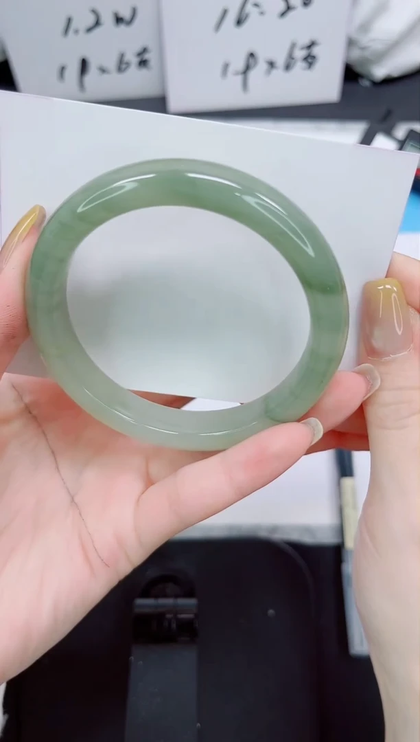 石英质玉手镯未镶嵌98