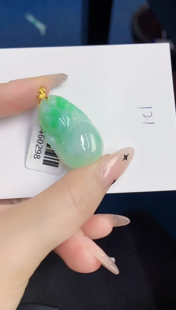 颈饰18K金镶嵌翡翠缅甸天然翡翠A货