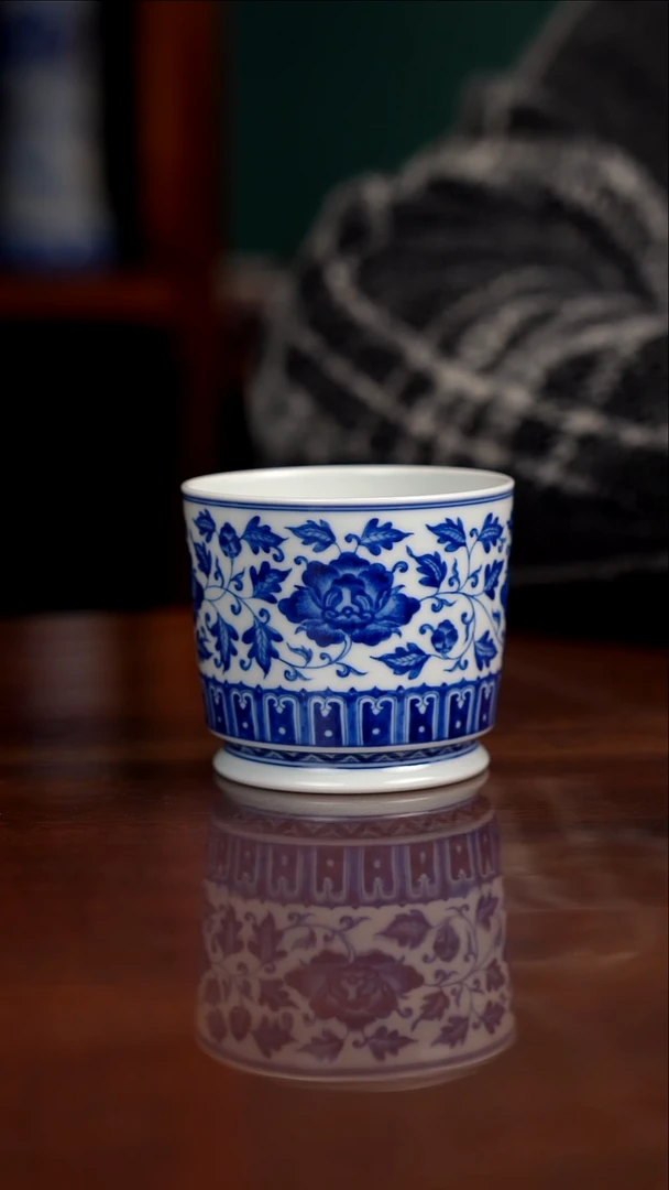 晓月窑青花缠枝牡丹