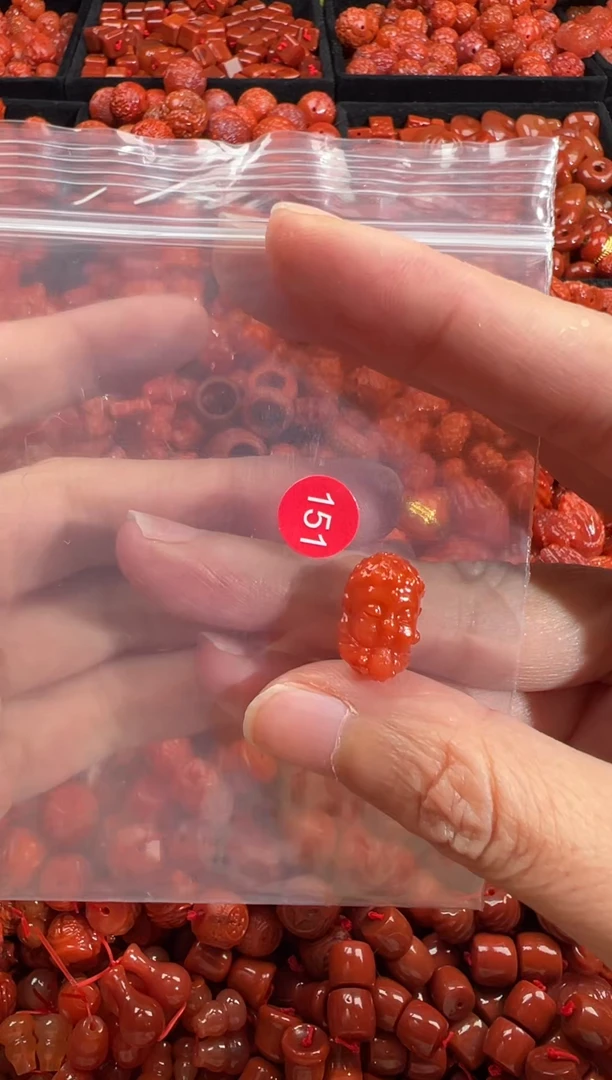 南红玛瑙未镶嵌颈饰1