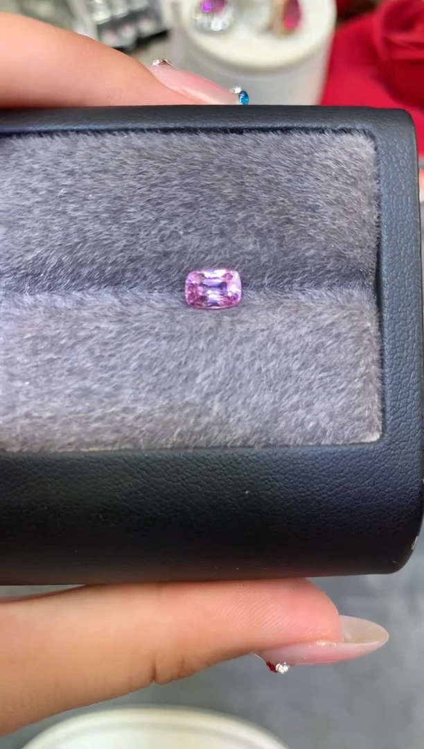 未镶嵌裸石定制尖晶石枕型 樱花粉色调 1.01ct