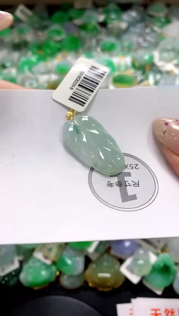 翡翠18K金镶嵌颈饰1111111111111111