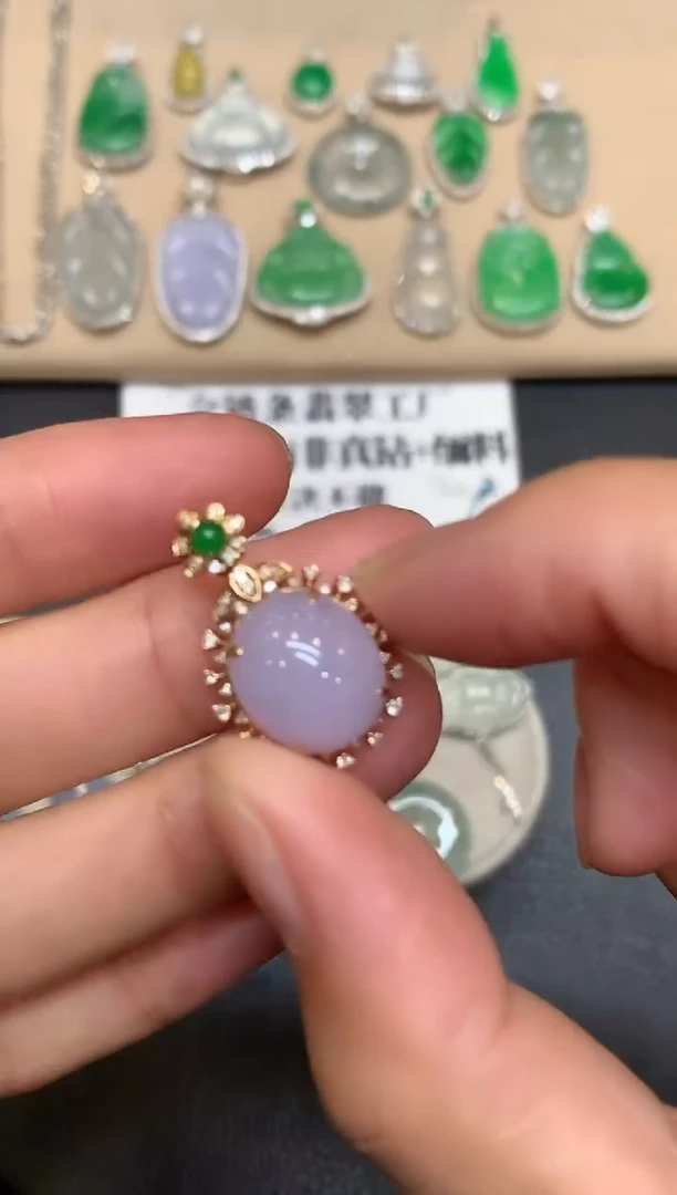 颈饰18K金镶嵌翡翠蛋面【无服务费