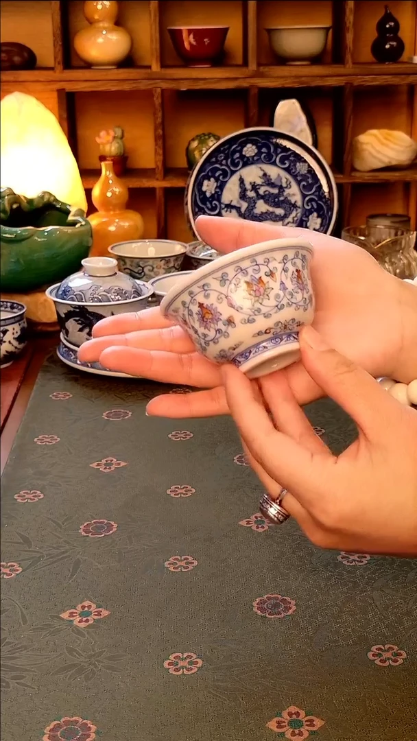 【手工手绘缠枝莲斗彩压手杯】