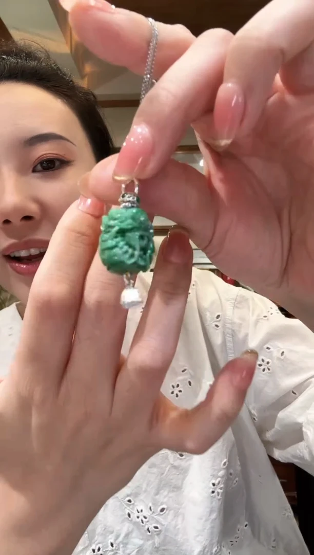 翡翠未镶嵌颈饰国风