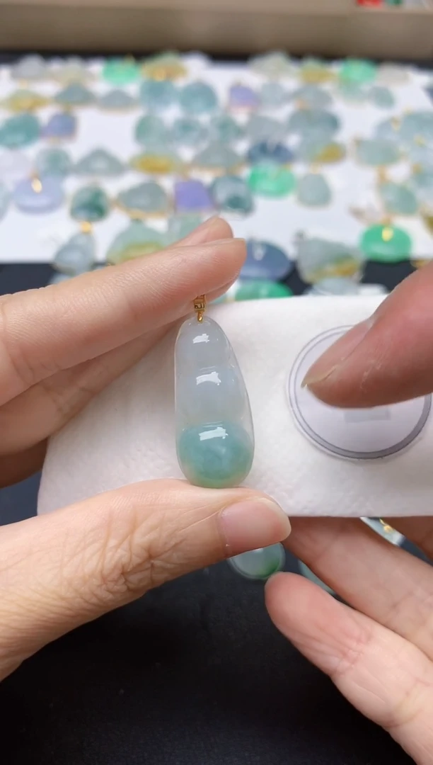 翡翠18K金镶嵌颈饰天然缅甸A货翡翠